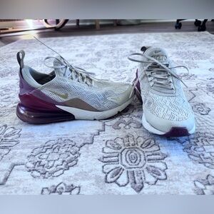 Nike Air Max 270 in Cream and Maroon